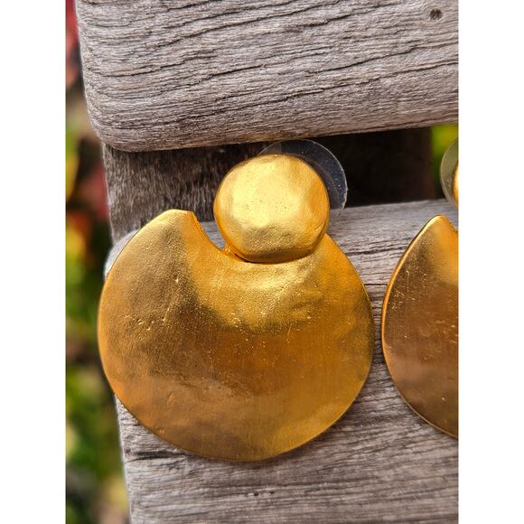 Vintage Kenneth Lane Gold Tone Hammered Disc Shaped Modernist Dangle Earrings - Picture 5 of 10